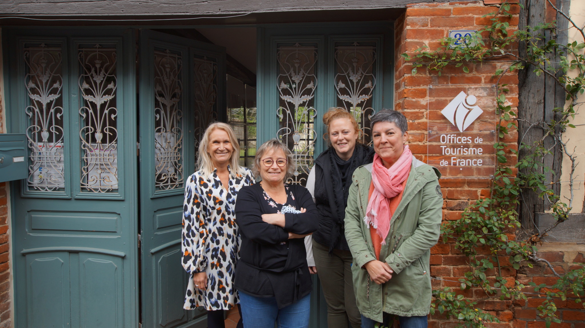 equipe-box-unjourunvillage-office-tourisme-picardie-verte-frederique-groleau equipe-box-unjourunvillage-office-tourisme-picardie-verte-frederique-groleau